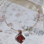 Pendentif Camel  monté avec des facettes et des toupies en cristal de Swarovski